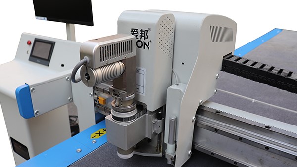 想把廣告切割工藝變簡單，那就提前認識一下這款切割機。