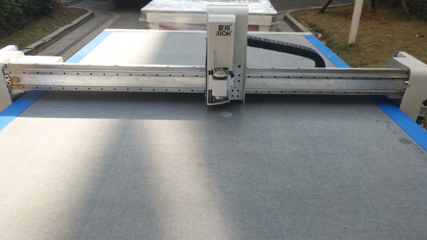 一款適用于Pvc軟玻璃切割的數控設備