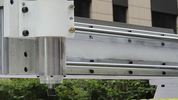 旋轉(zhuǎn)刀切割機(jī)使用注意事項(xiàng)