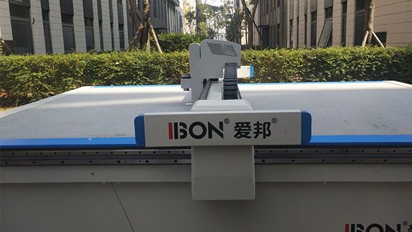 雙面羊絨裁剪機，皮草自動切割設備。