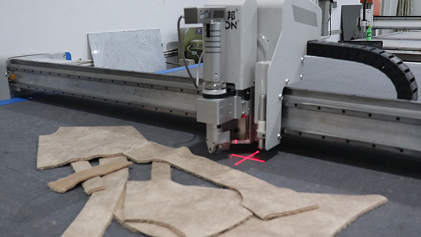 自動服裝裁剪設備