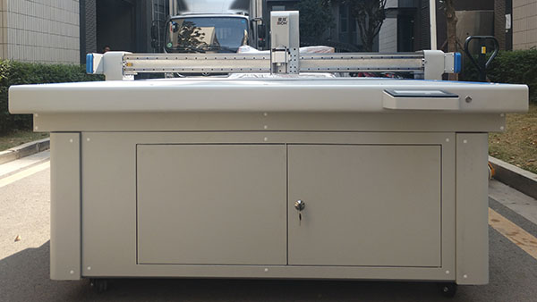 毛絨玩具自動(dòng)裁剪機(jī)